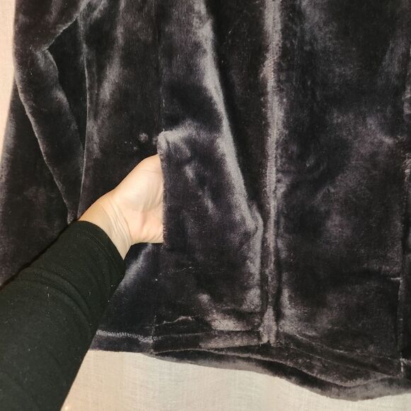 Faux Fur Jacket Size Medium. - Picture 6 of 6